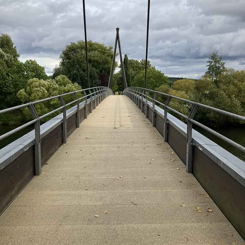 Die schnellen Montagemethoden für GFK-Brückenbelag für eine Fußgänger- und Radfahrerbrücke